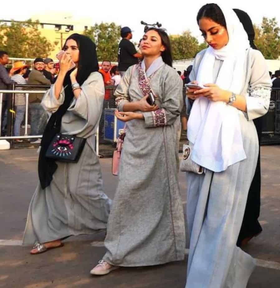 saudi arabia women's clothing tourist